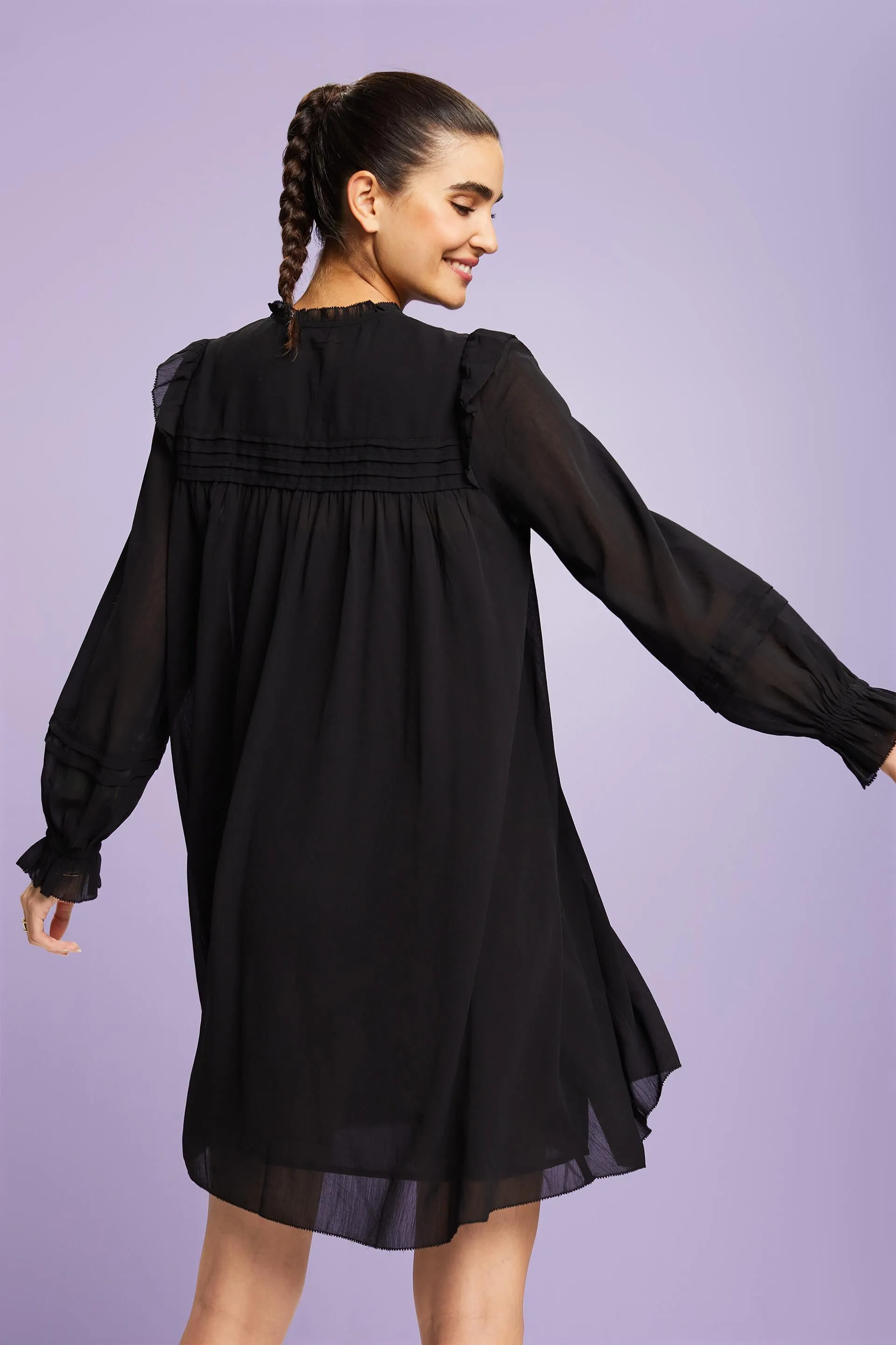 Vestido corto de gasa de crepé
