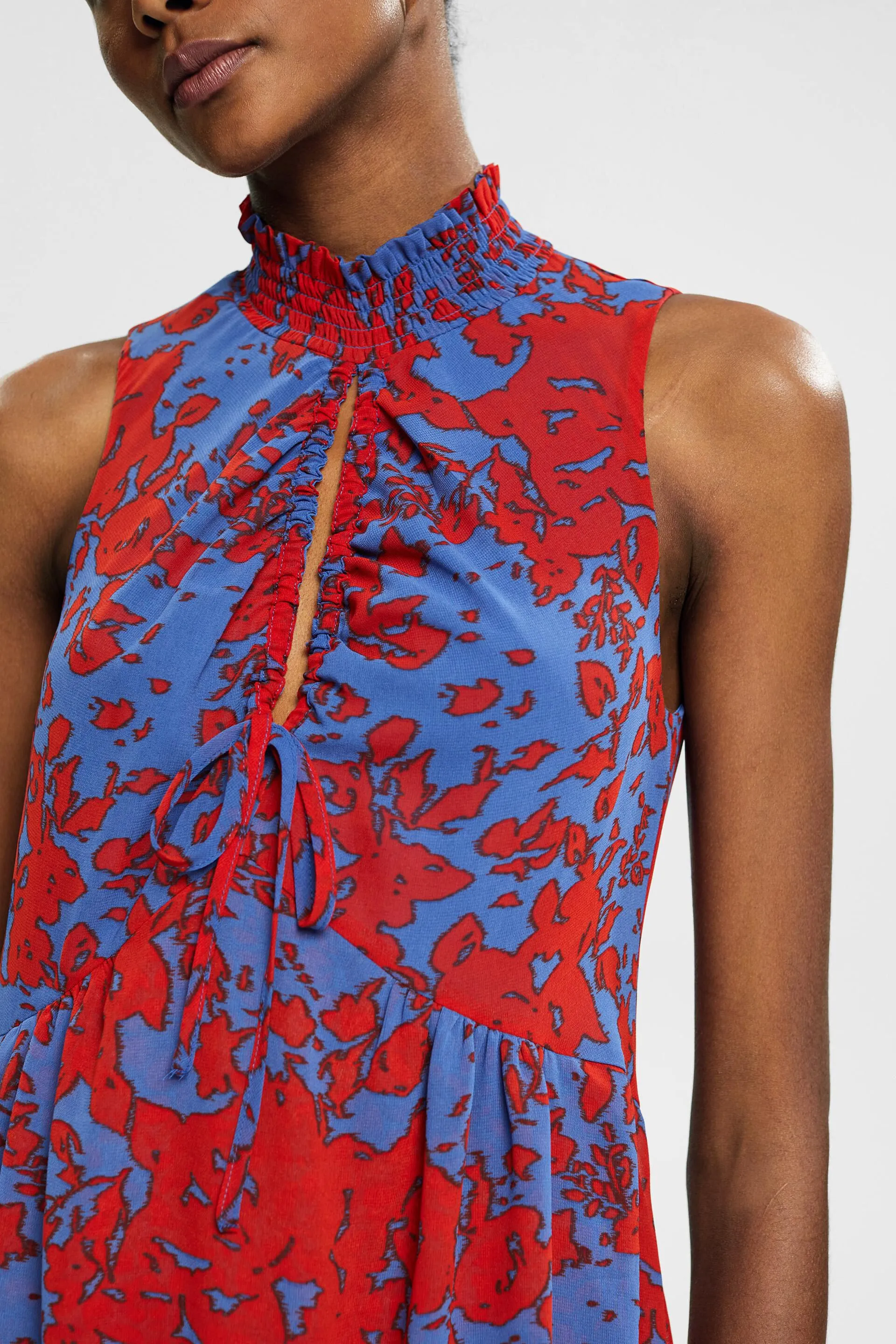 Vestido de gasa con capas
