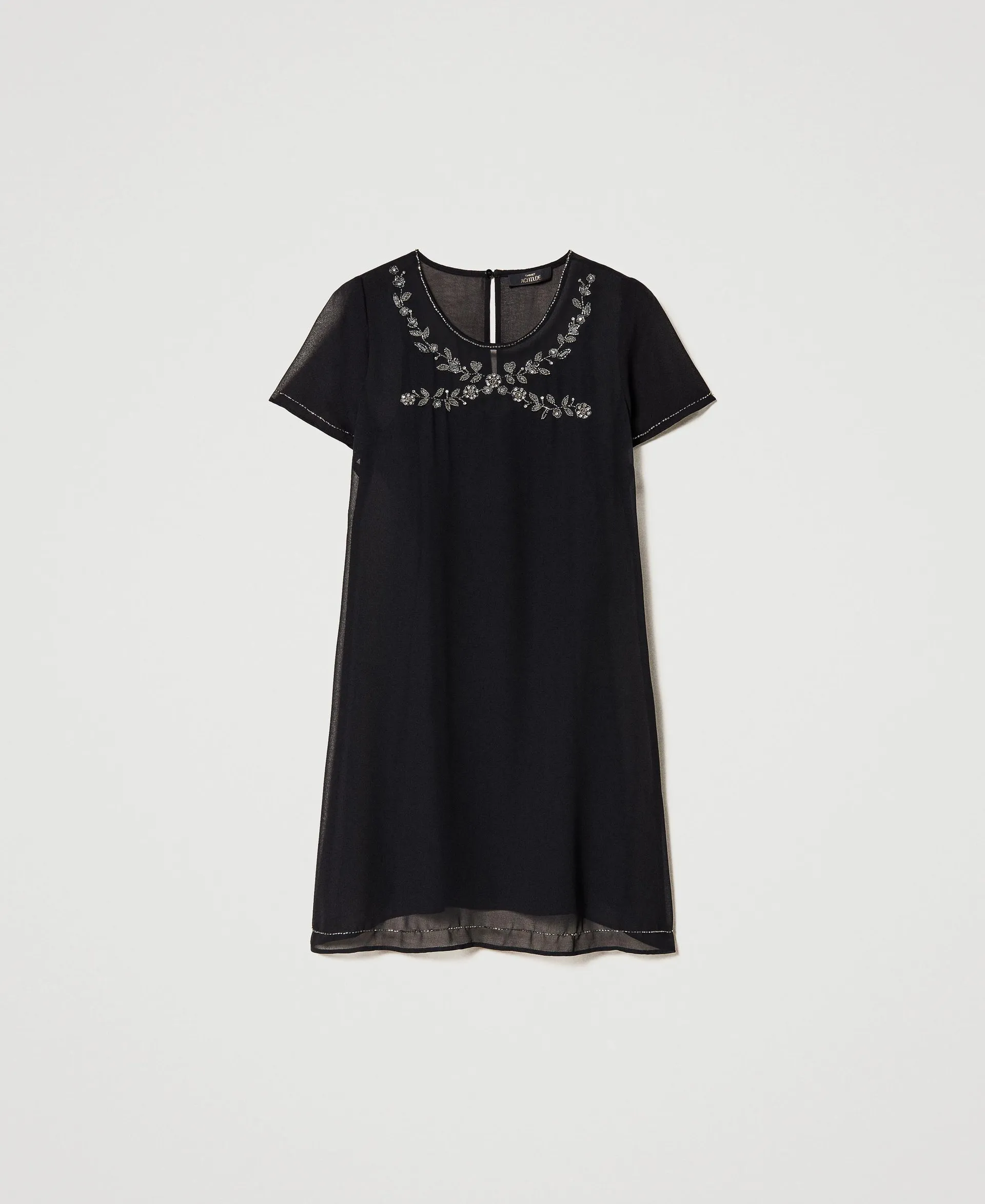 Vestido de georgette con bordado a mano