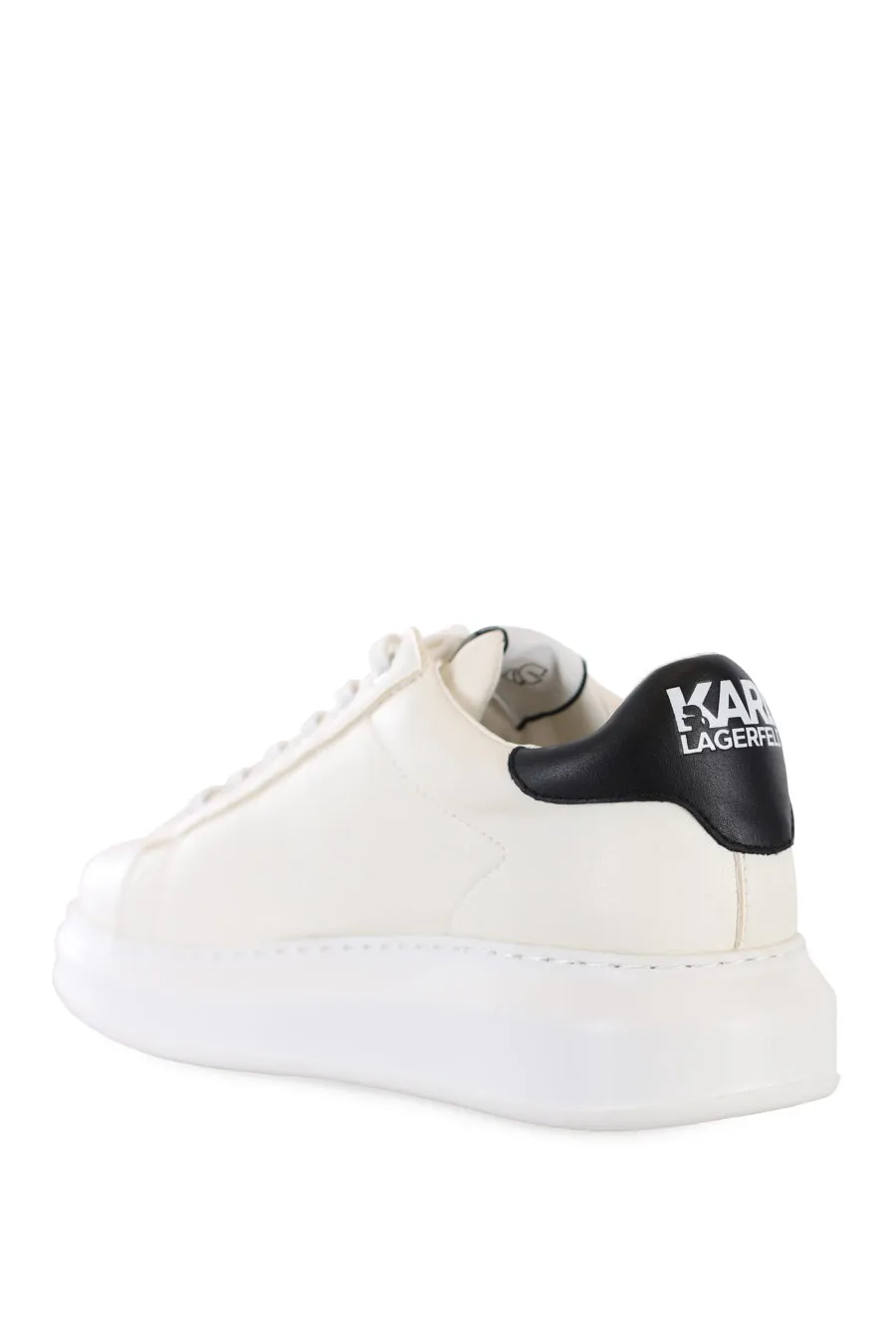 Zapatillas blancas con plataforma y logo en parche