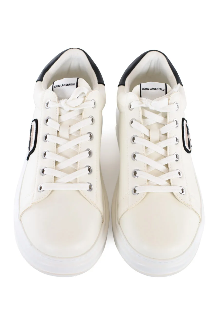 Zapatillas blancas con plataforma y logo en parche